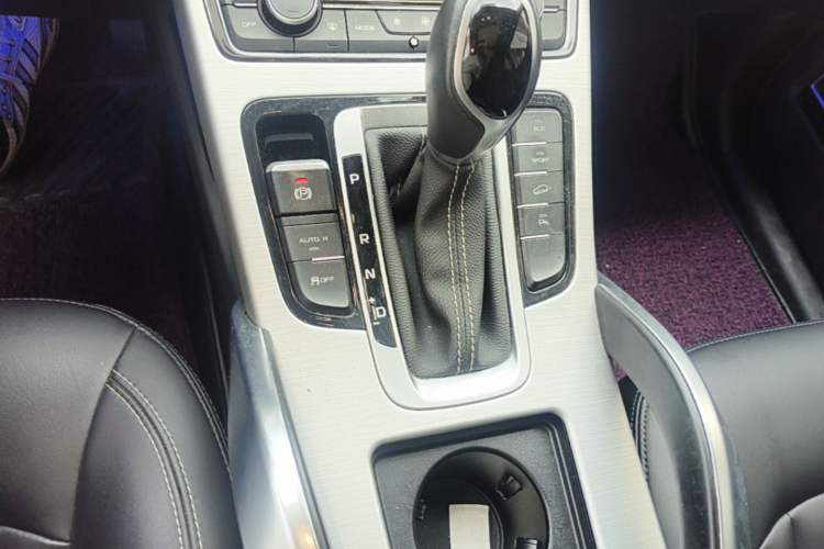 Used Geely Auto Emgrand X7 Sport 2016 1.8TD Automatic Smart Connectivity Version Gear Lever
