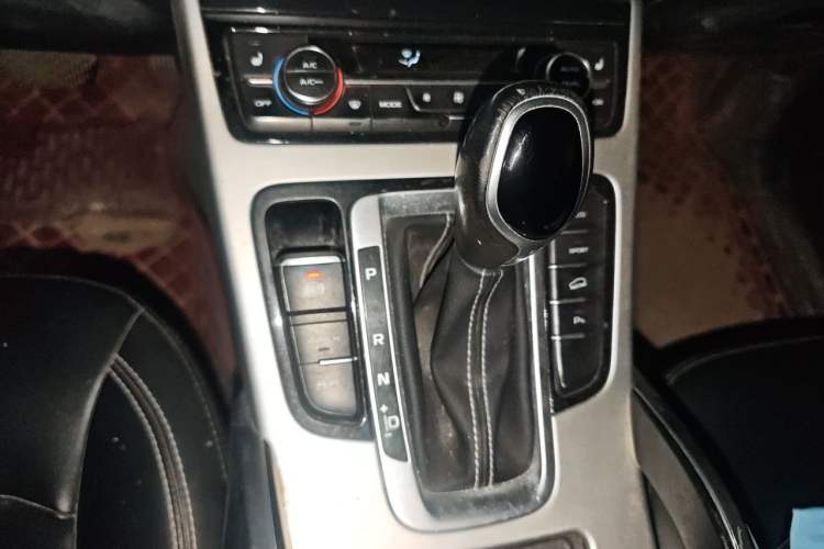Used Geely Auto Emgrand X7 Sport 2016 1.8TD Automatic Smart Model Gear Lever