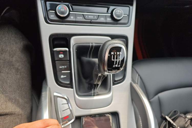 Used Geely Auto Emgrand X7 Sport 2016 2.0L Manual ZhiShang Version Gear Lever