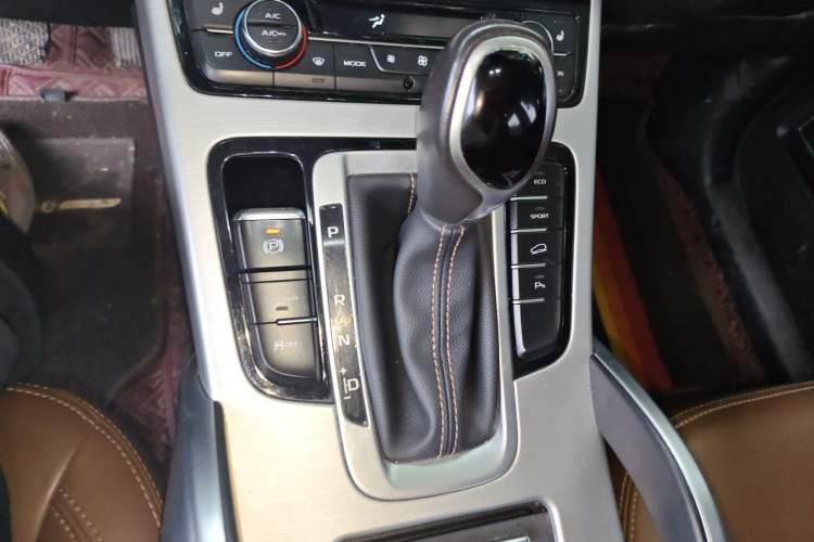Used Geely Auto Emgrand X7 Sport 2016 1.8TD Automatic ZhiZun Version Gear Lever