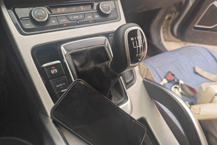 Used Geely Auto Emgrand X7 Sport 2016 2.0L Manual ZhiShang Version Gear Lever