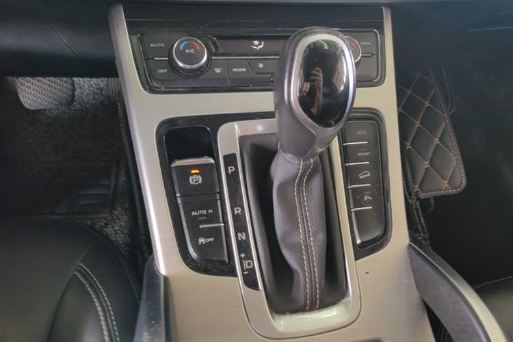 Used Geely Auto Emgrand X7 Sport 2016 1.8TD Automatic Smart Connectivity Version Gear Lever