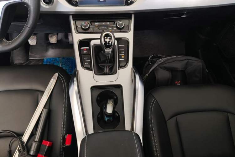 Used Geely Auto Emgrand X7 Sport 2016 2.0L Manual Smart Connect Version Gear Lever