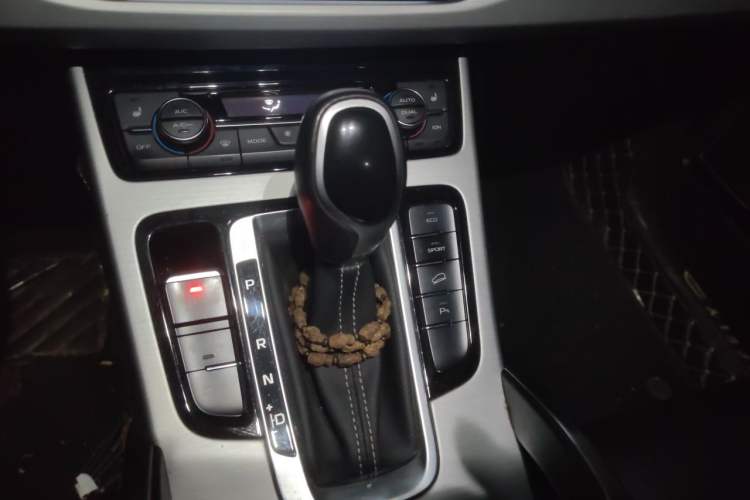 Used Geely Auto Emgrand X7 Sport 2016 1.8TD Automatic Smart Model Gear Lever