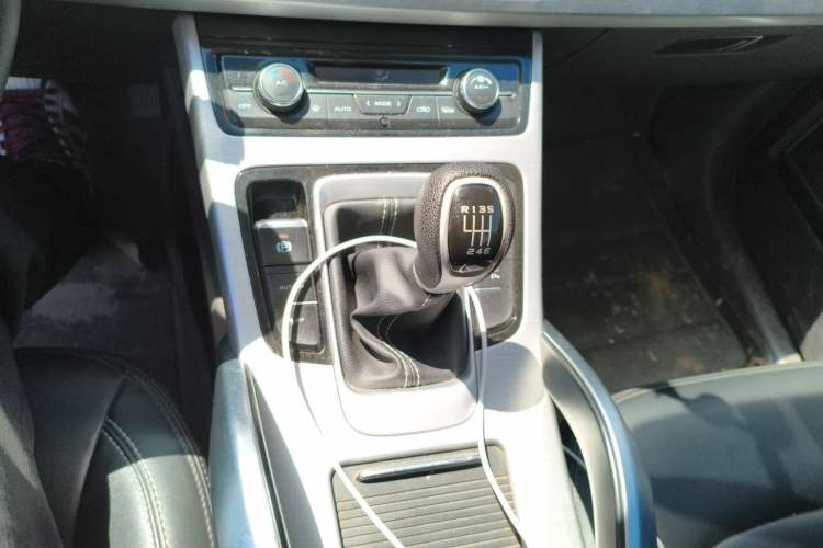Used Geely Auto Emgrand X7 Sport 2016 2.0L Manual ZhiShang Version Gear Lever