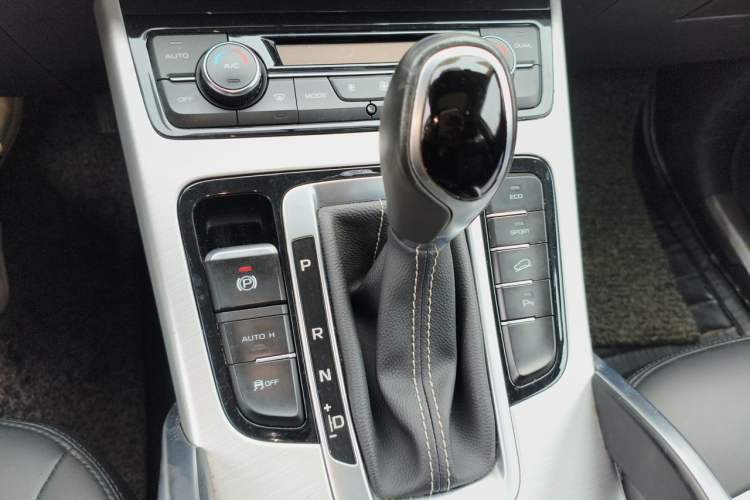 Used Geely Auto Emgrand X7 Sport 2016 1.8TD Automatic ZhiShang Model Gear Lever