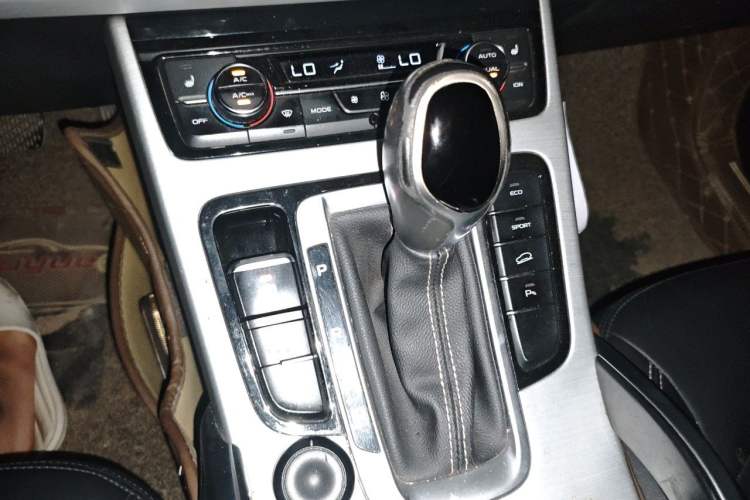 Used Geely Auto Emgrand X7 Sport 2016 1.8TD Automatic Smart Model Gear Lever