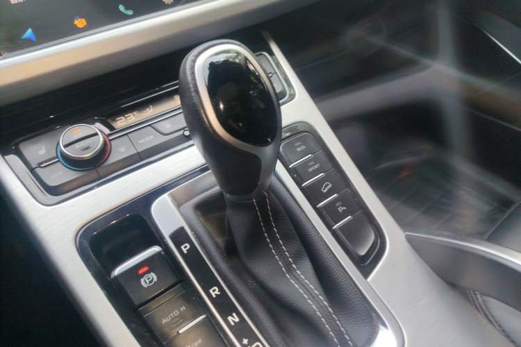 Used Geely Auto Emgrand X7 Sport 2016 1.8TD Automatic Smart Model Gear Lever