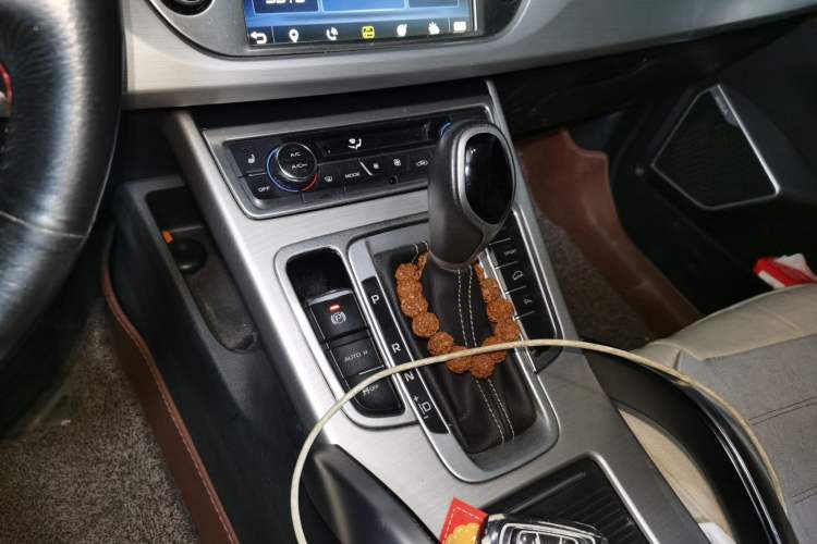 Used Geely Auto Emgrand X7 Sport 2016 1.8TD Automatic ZhiZun Version Gear Lever