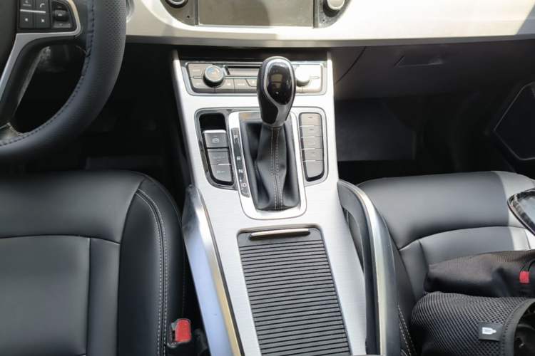 Used Geely Auto Emgrand X7 Sport 2016 1.8TD Automatic Smart Connectivity Version Gear Lever