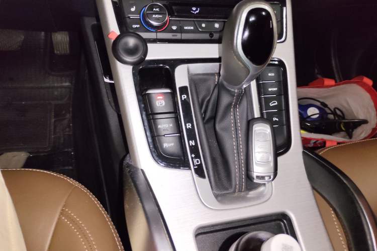 Used Geely Auto Emgrand X7 Sport 2016 1.8TD Automatic ZhiZun Version Gear Lever