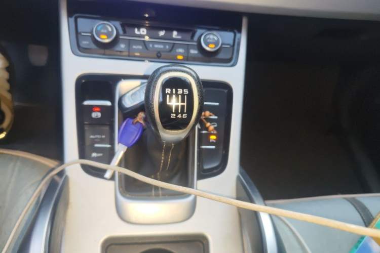 Used Geely Auto Emgrand X7 Sport 2016 2.0L Manual Smart Connect Version Gear Lever