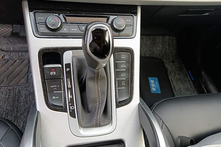 Used Geely Auto Emgrand X7 Sport 2016 1.8TD Automatic Smart Connectivity Version Gear Lever