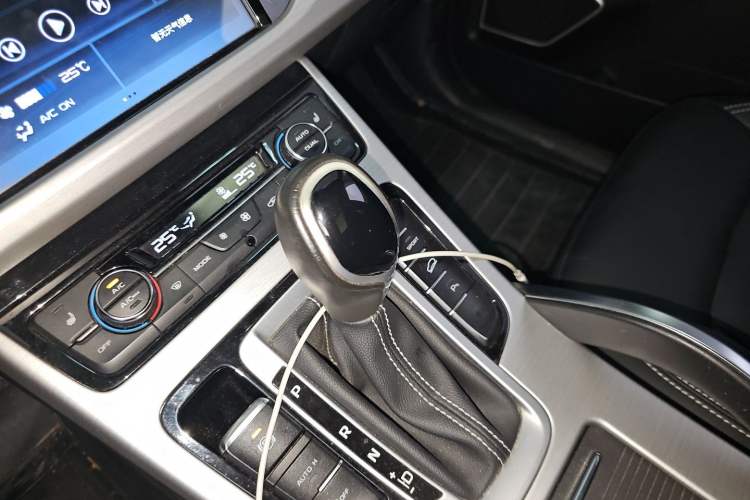 Used Geely Auto Emgrand X7 Sport 2016 1.8TD Automatic Smart Model Gear Lever