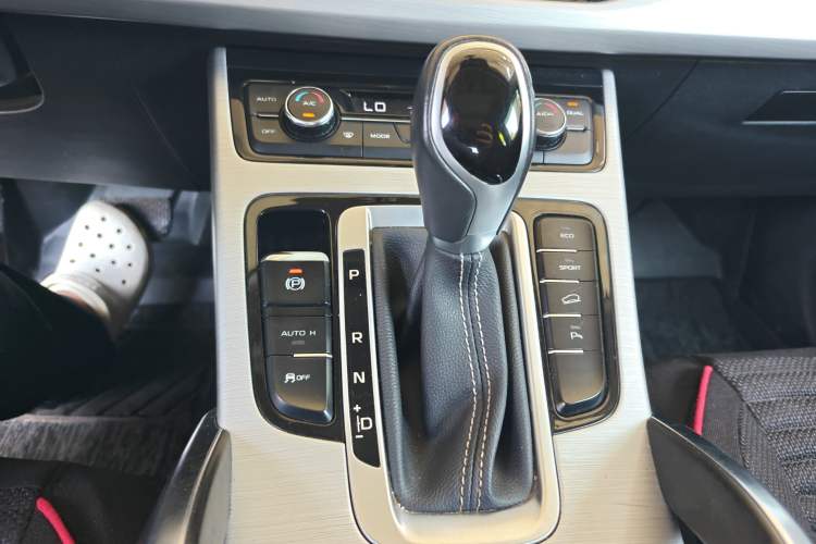 Used Geely Auto Emgrand X7 Sport 2016 1.8TD Automatic Smart Connectivity Version Gear Lever