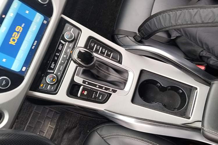 Used Geely Auto Emgrand X7 Sport 2016 1.8TD Automatic Smart Connectivity Version Gear Lever