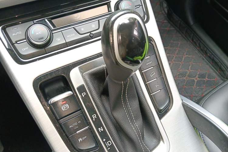 Used Geely Auto Emgrand X7 Sport 2016 1.8TD Automatic Smart Connectivity Version Gear Lever