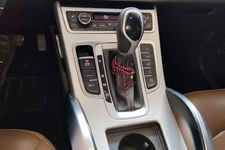 Used Geely Auto Emgrand X7 Sport 2016 1.8TD Automatic All-Wheel-Drive ZhiZun Edition Gear Lever