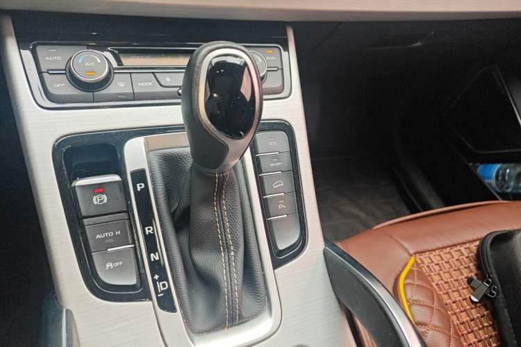 Used Geely Auto Emgrand X7 Sport 2016 1.8TD Automatic ZhiShang Model Gear Lever