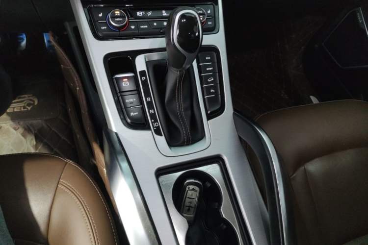 Used Geely Auto Emgrand X7 Sport 2016 1.8TD Automatic ZhiZun Version Gear Lever