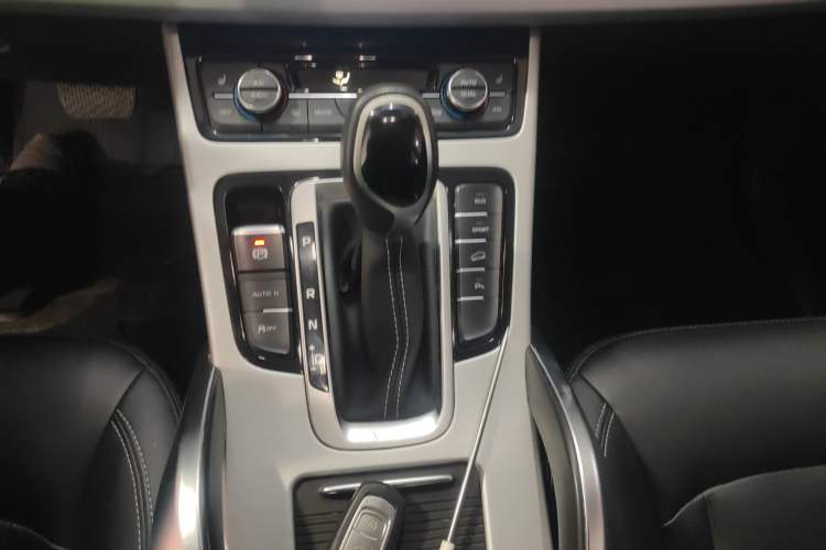 Used Geely Auto Emgrand X7 Sport 2016 1.8TD Automatic Smart Model Gear Lever