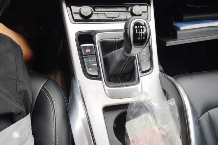 Used Geely Auto Emgrand X7 Sport 2016 2.0L Manual ZhiShang Version Gear Lever