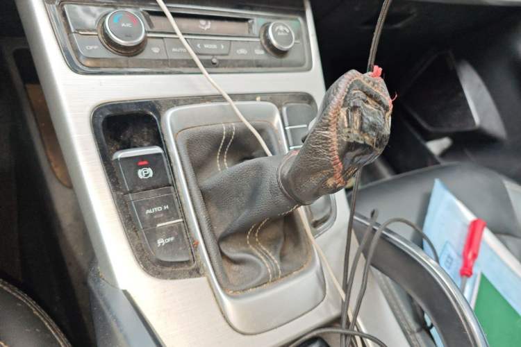 Used Geely Auto Emgrand X7 Sport 2016 2.0L Manual ZhiShang Version Gear Lever