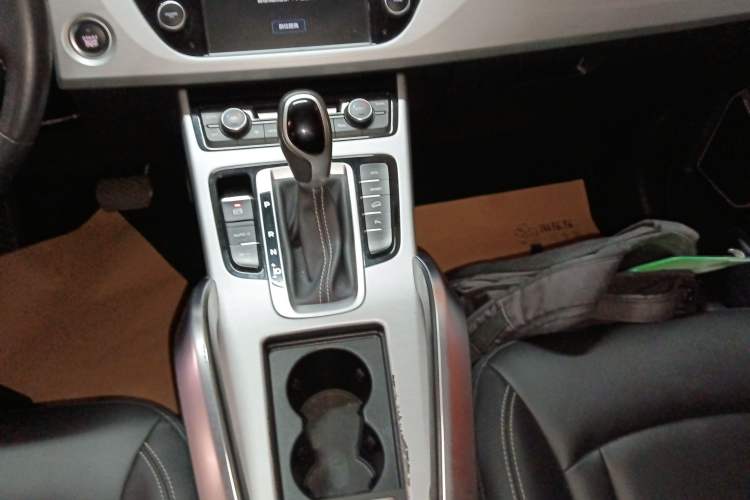 Used Geely Auto Emgrand X7 Sport 2016 1.8TD Automatic Smart Connectivity Version Gear Lever