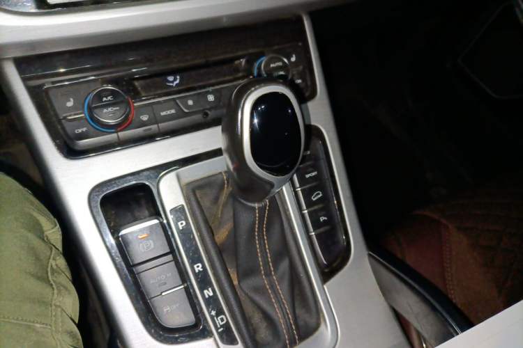Used Geely Auto Emgrand X7 Sport 2016 1.8TD Automatic ZhiZun Version Gear Lever