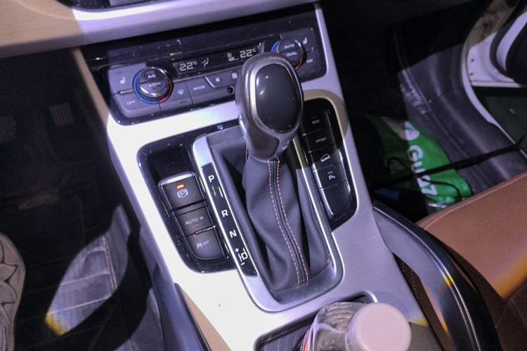 Used Geely Auto Emgrand X7 Sport 2016 1.8TD Automatic ZhiZun Version Gear Lever