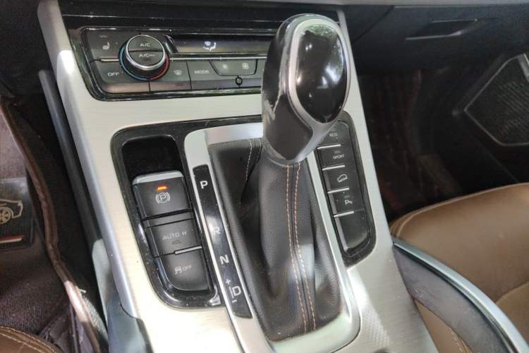 Used Geely Auto Emgrand X7 Sport 2016 1.8TD Automatic ZhiZun Version Gear Lever