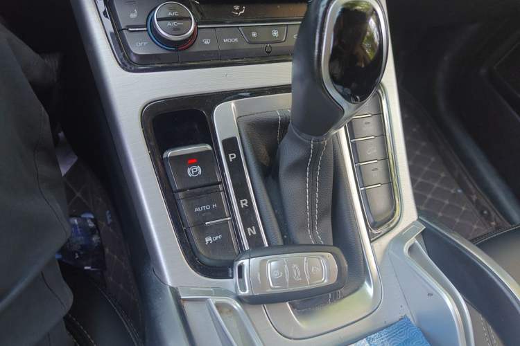 Used Geely Auto Emgrand X7 Sport 2016 1.8TD Automatic Smart Model Gear Lever