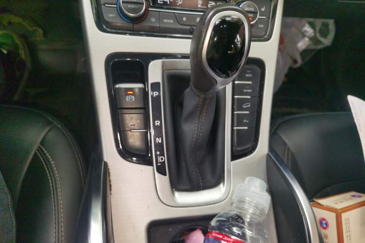 Used Geely Auto Emgrand X7 Sport 2016 1.8TD Automatic Smart Model Gear Lever