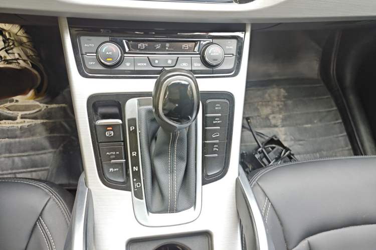 Used Geely Auto Emgrand X7 Sport 2016 1.8TD Automatic Smart Connectivity Version Gear Lever