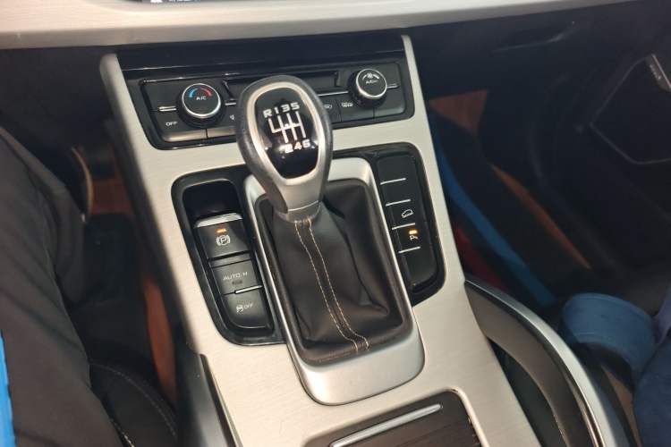 Used Geely Auto Emgrand X7 Sport 2016 2.0L Manual ZhiShang Version Gear Lever