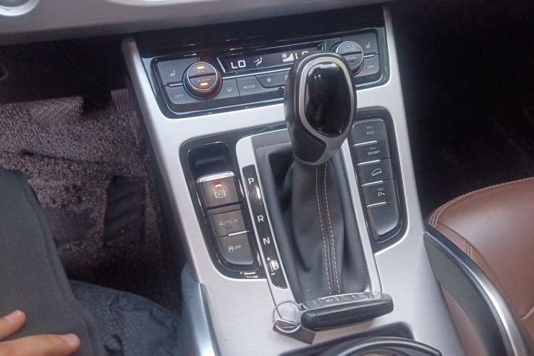 Used Geely Auto Emgrand X7 Sport 2016 1.8TD Automatic ZhiZun Version Gear Lever