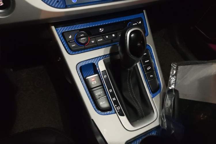 Used Geely Auto Emgrand X7 Sport 2016 1.8TD Automatic Smart Model Gear Lever