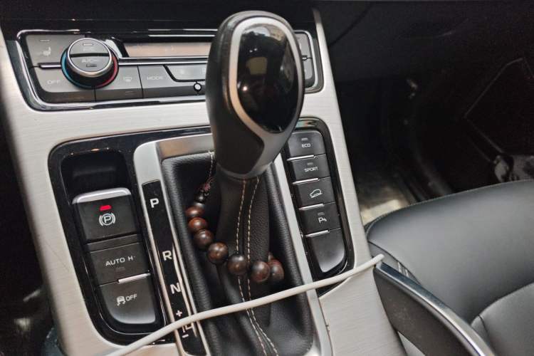 Used Geely Auto Emgrand X7 Sport 2016 1.8TD Automatic Smart Model Gear Lever