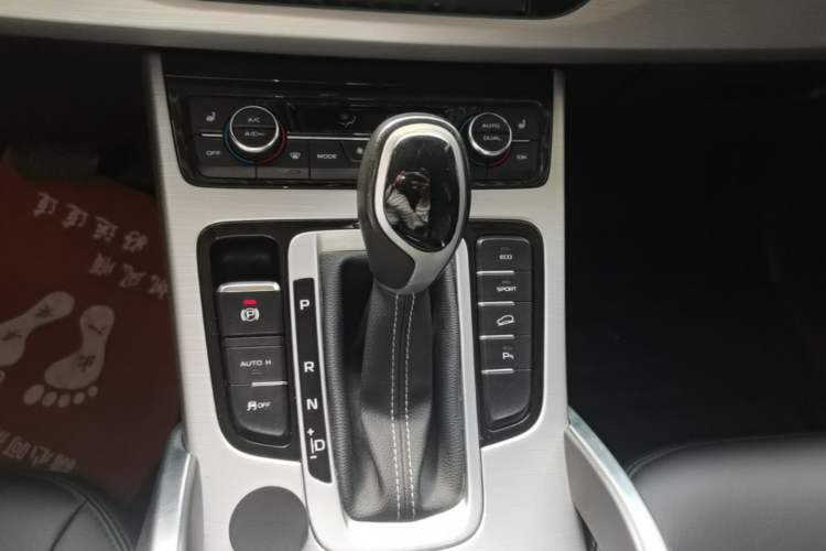 Used Geely Auto Emgrand X7 Sport 2016 1.8TD Automatic Smart Model Gear Lever