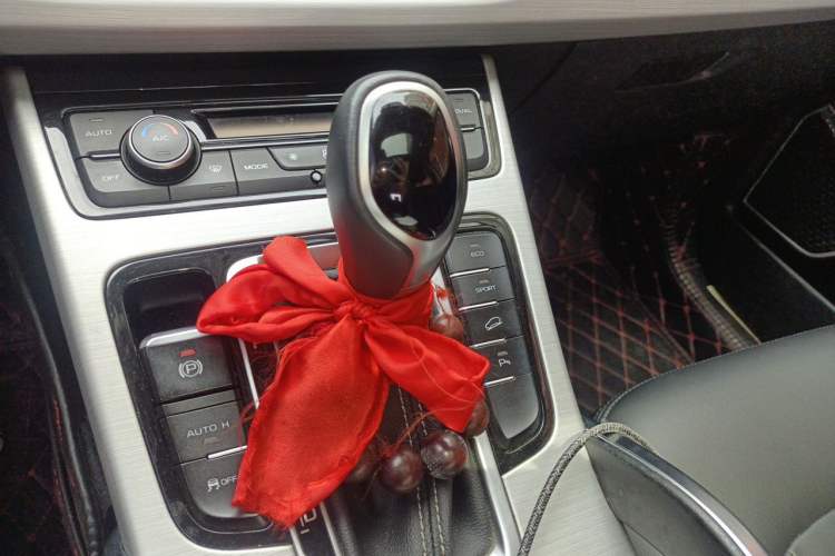 Used Geely Auto Emgrand X7 Sport 2016 1.8TD Automatic Smart Connectivity Version Gear Lever