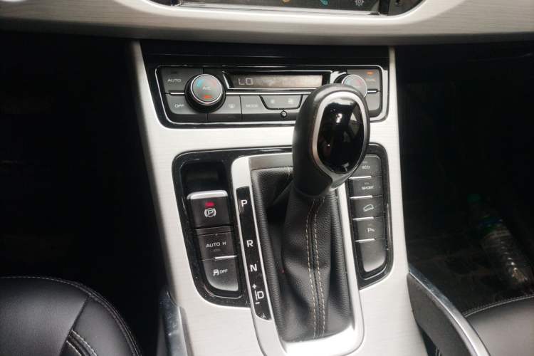 Used Geely Auto Emgrand X7 Sport 2016 1.8TD Automatic ZhiShang Model Gear Lever