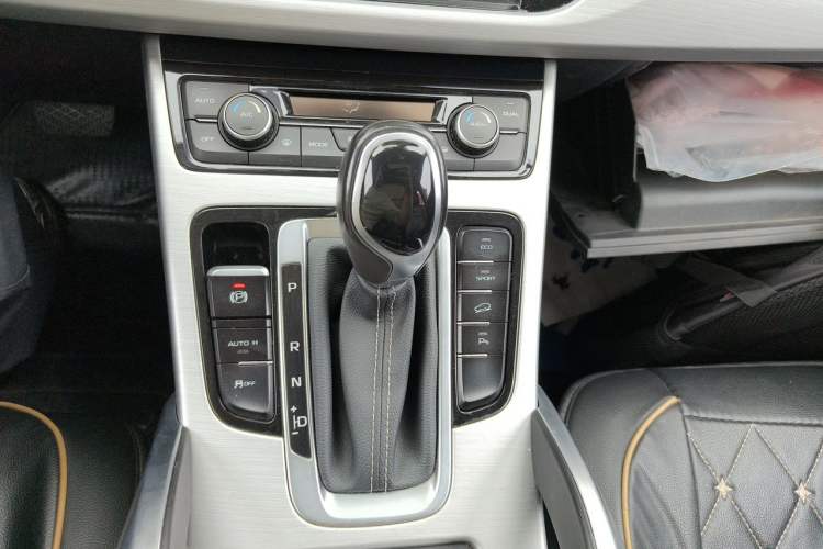 Used Geely Auto Emgrand X7 Sport 2016 1.8TD Automatic Smart Connectivity Version Gear Lever