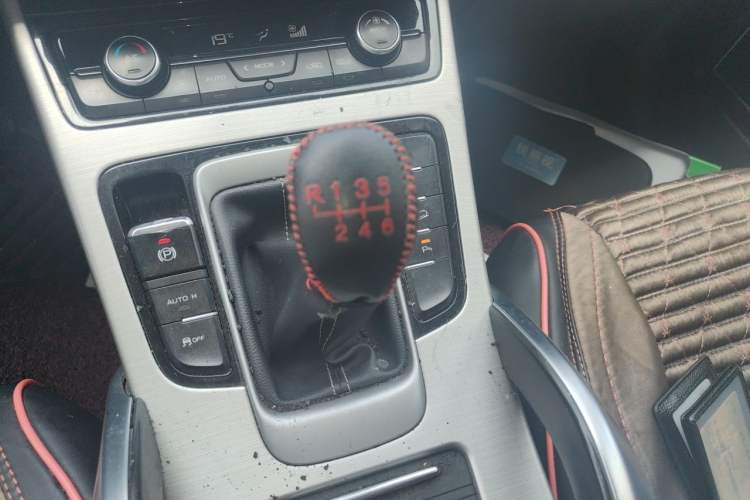 Used Geely Auto Emgrand X7 Sport 2016 2.0L Manual ZhiShang Version Gear Lever