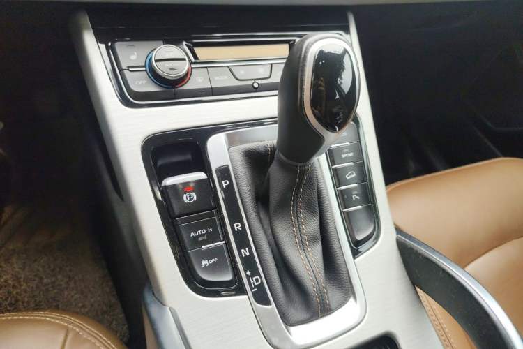 Used Geely Auto Emgrand X7 Sport 2016 1.8TD Automatic ZhiZun Version Gear Lever