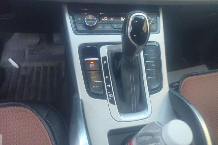 Used Geely Auto Emgrand X7 Sport 2016 1.8TD Automatic Smart Model Gear Lever