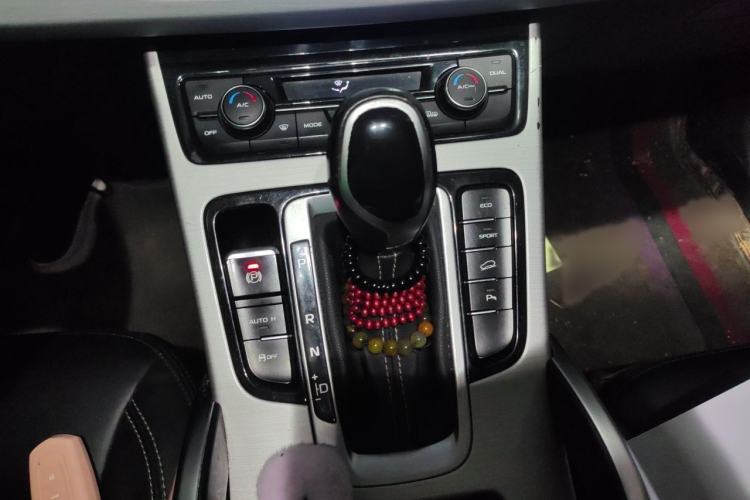 Used Geely Auto Emgrand X7 Sport 2016 1.8TD Automatic Smart Connectivity Version Gear Lever