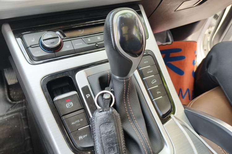 Used Geely Auto Emgrand X7 Sport 2016 1.8TD Automatic ZhiZun Version Gear Lever