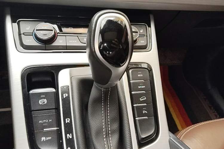 Used Geely Auto Emgrand X7 Sport 2016 1.8TD Automatic ZhiZun Version Gear Lever