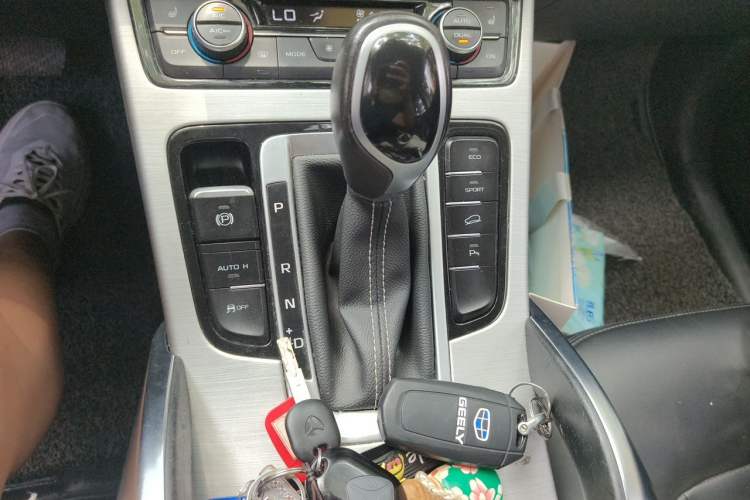 Used Geely Auto Emgrand X7 Sport 2016 1.8TD Automatic Smart Model Gear Lever