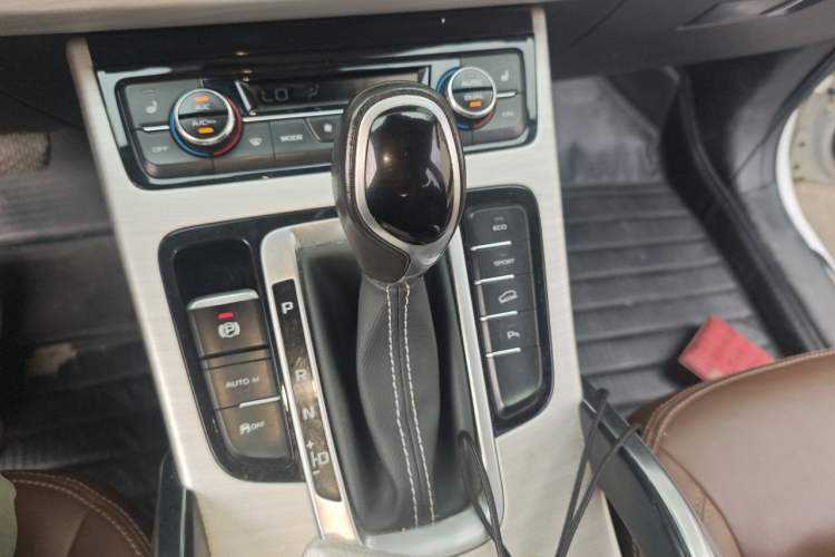 Used Geely Auto Emgrand X7 Sport 2016 1.8TD Automatic ZhiZun Version Gear Lever